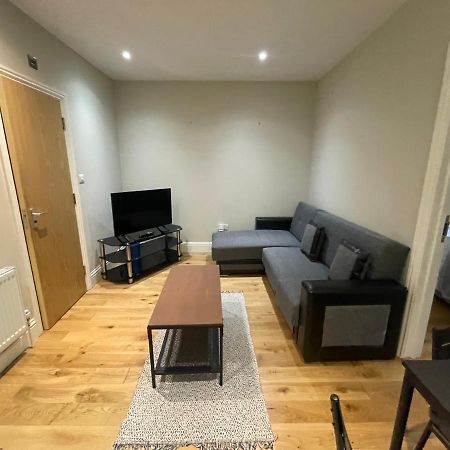 Lovely 1 Bedroom Apartment With On Street Parking London Exteriör bild